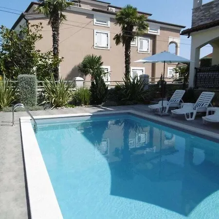 Holiday home Luka Cream